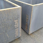 corten kruka med utskuren text