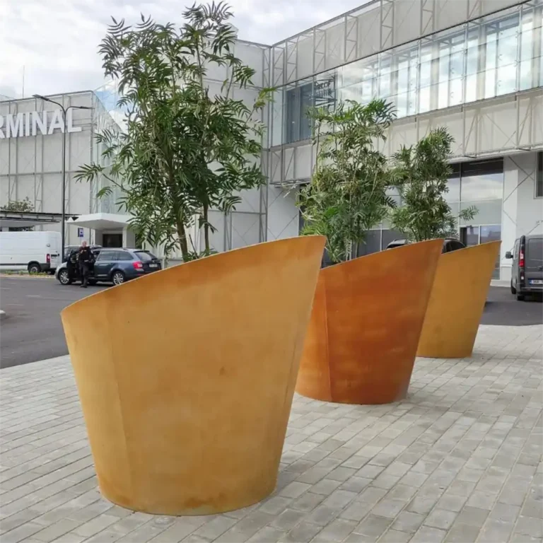 planteringskärl i betong i konisk form