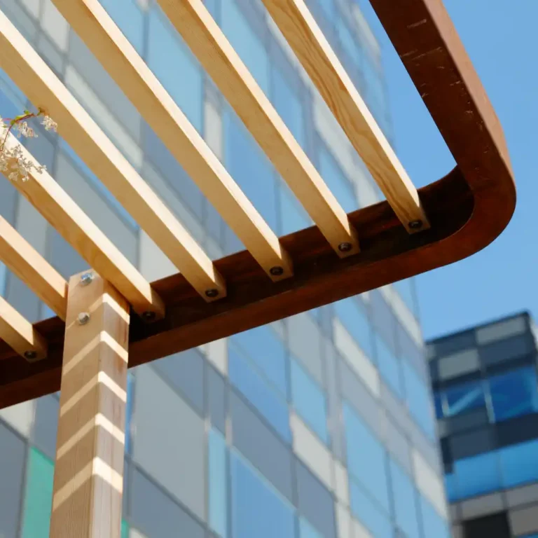 pergola i corten och trä