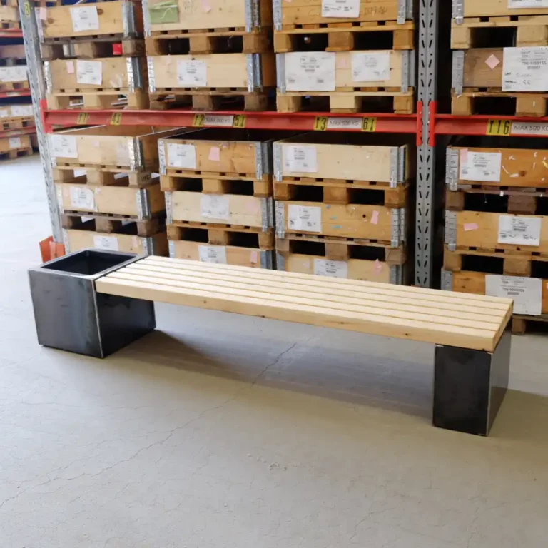 planteringskärl med sits i kärnfuru