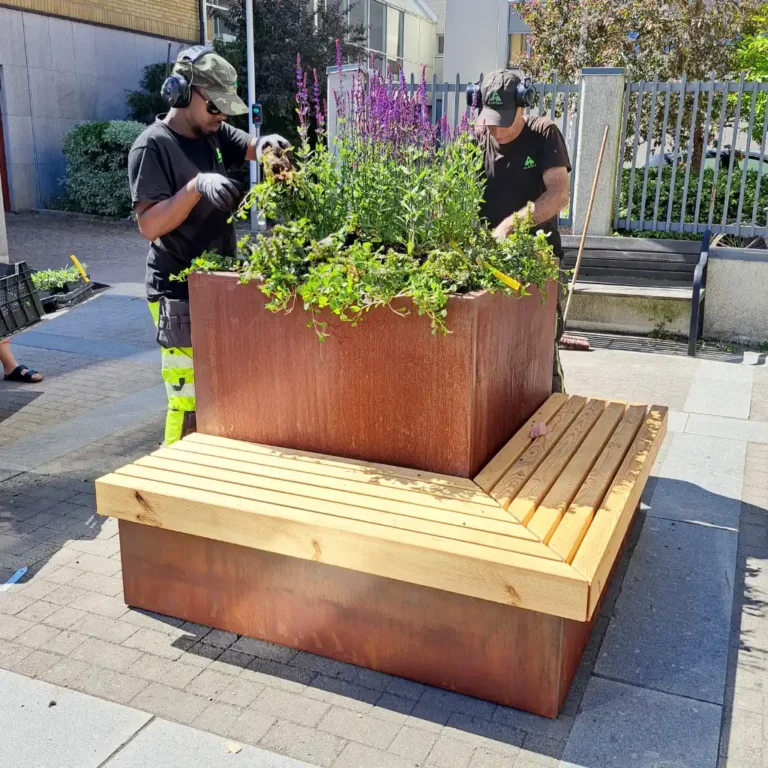 planteringskärl i stål med sittbänk
